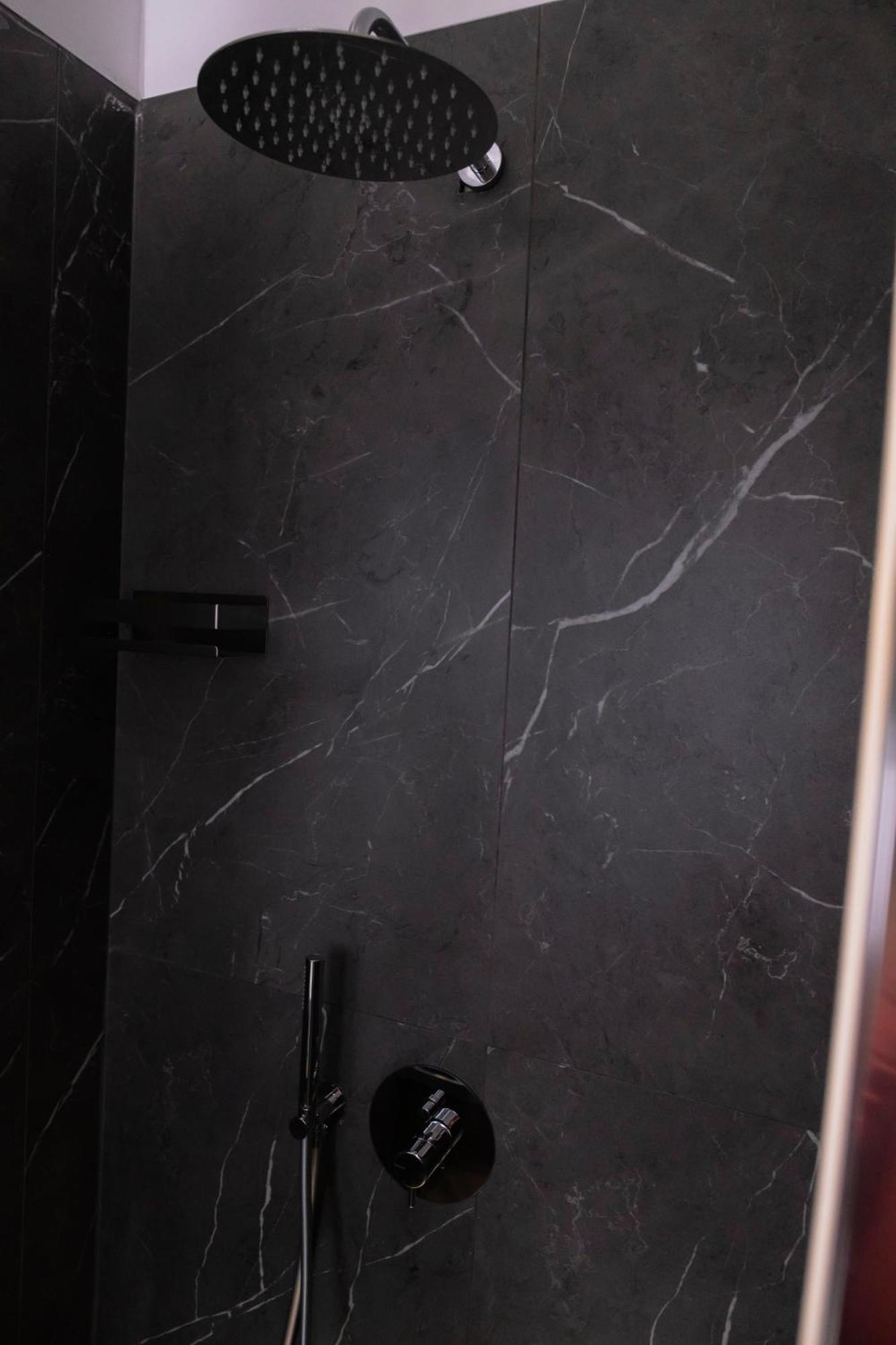 Barneys Design Apartment Tarento Exterior foto